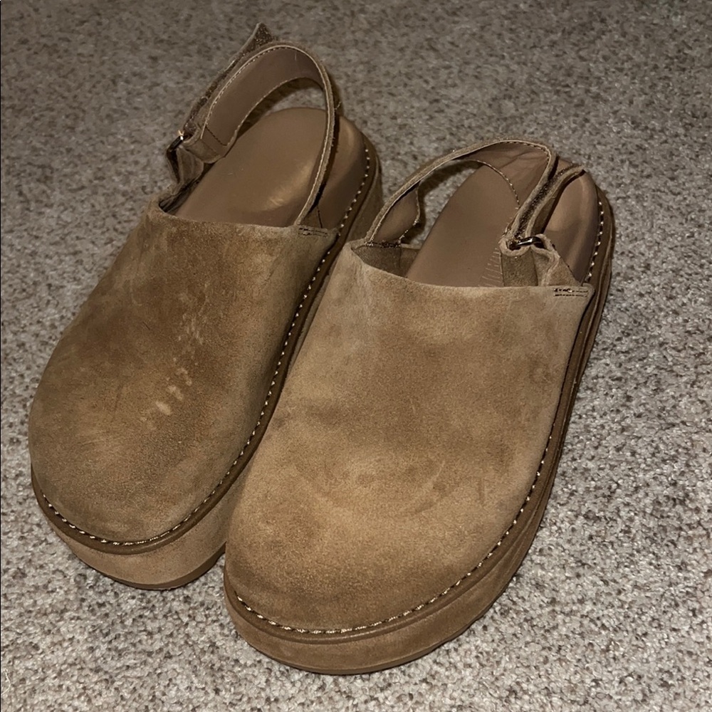 Womens Tan Suede clogs - Picture 3 of 4